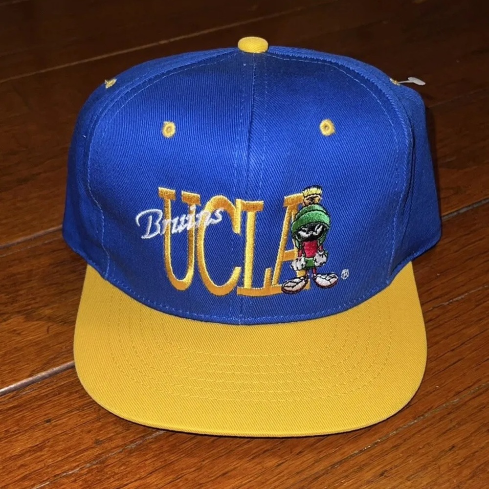 Vintage UCLA BRUINS Marvin The Martian 90's Warner Bros. Sample Snapback Kid Cap